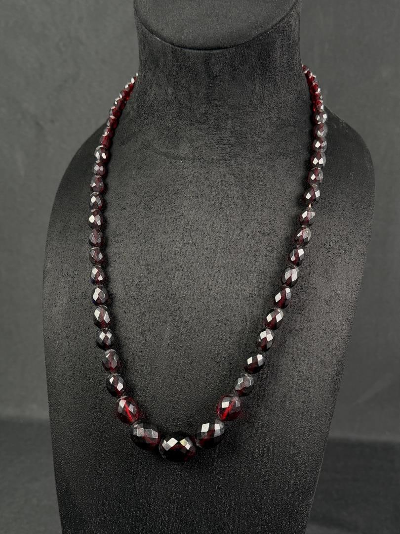 Art Deco Faceted Graduated Bead Necklace (1 of 3)