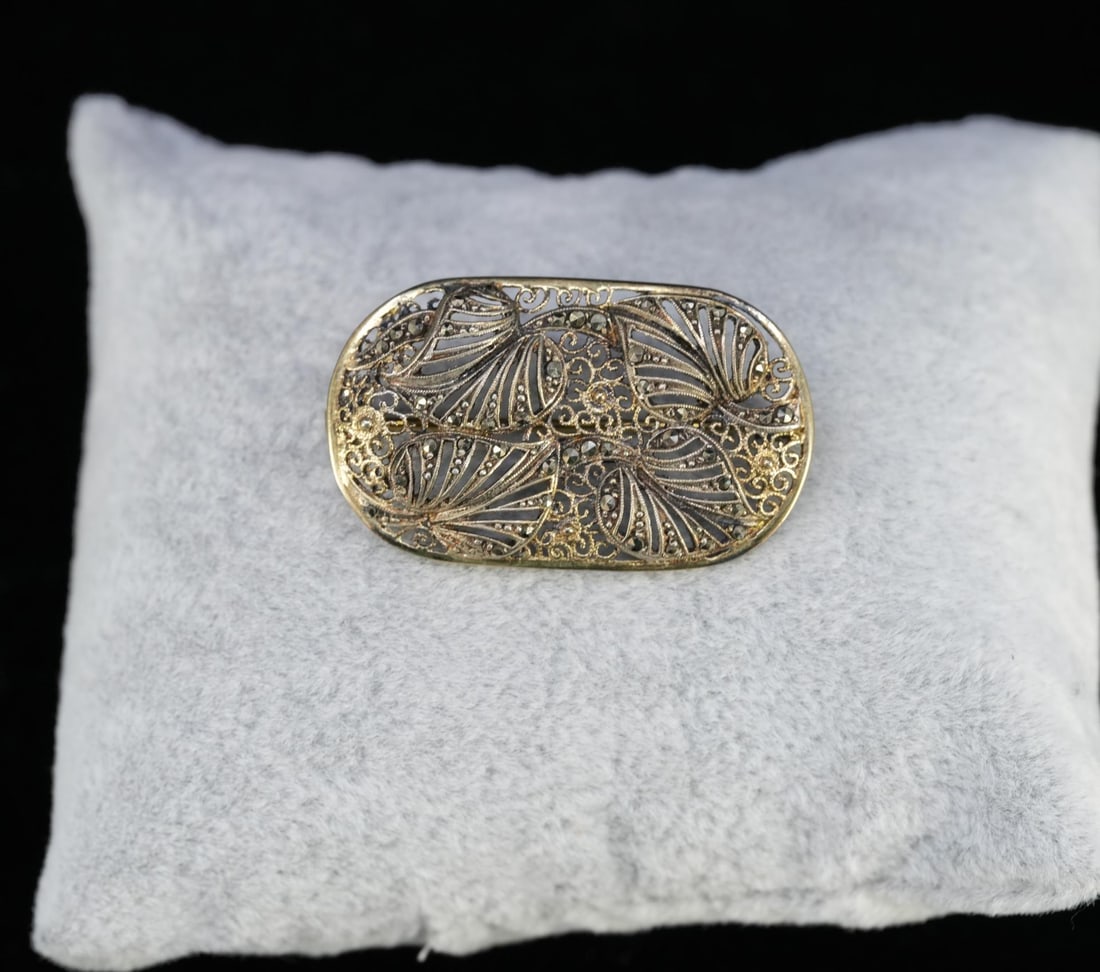 .800 Silver Filigree Marcasite Brooch: 4.89 grams. 7/8" by 1 1/2".