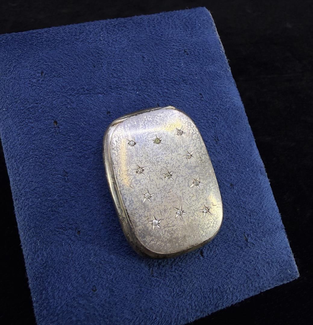 Bliss Brothers Sterling Silver Snuff Box: 13.95 grams. 1 1/4" by 1 7/8".