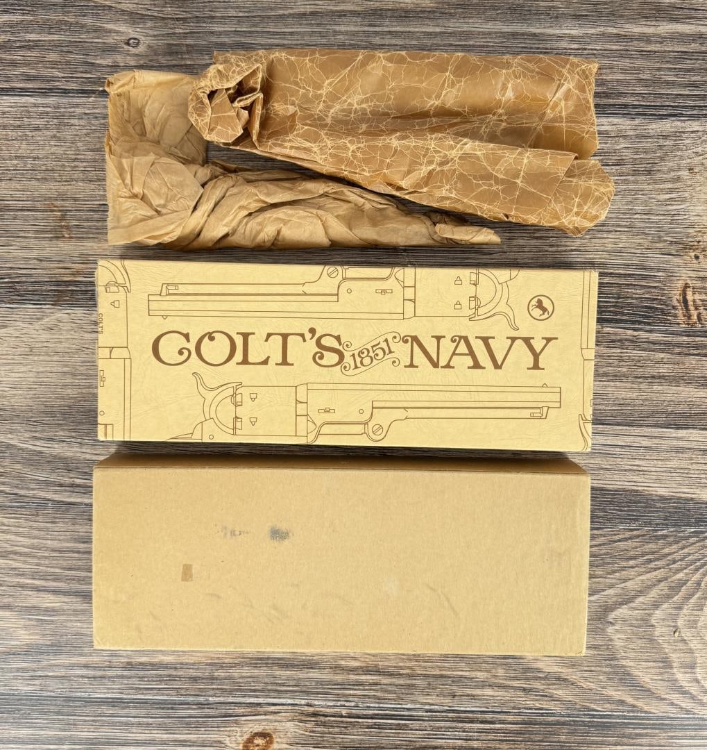Colt 1851 Navy Factory Pistol Box: Nice example.