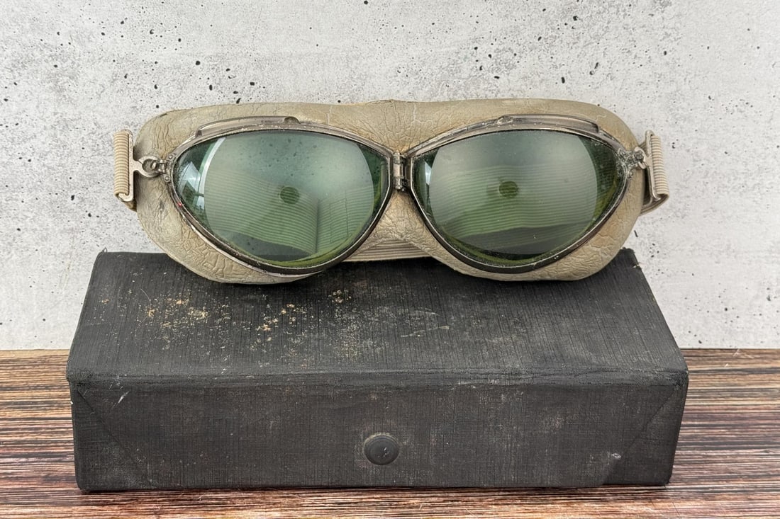 WW2 US Navy Wilson Bug Eye Pilot Goggles (1 of 8)