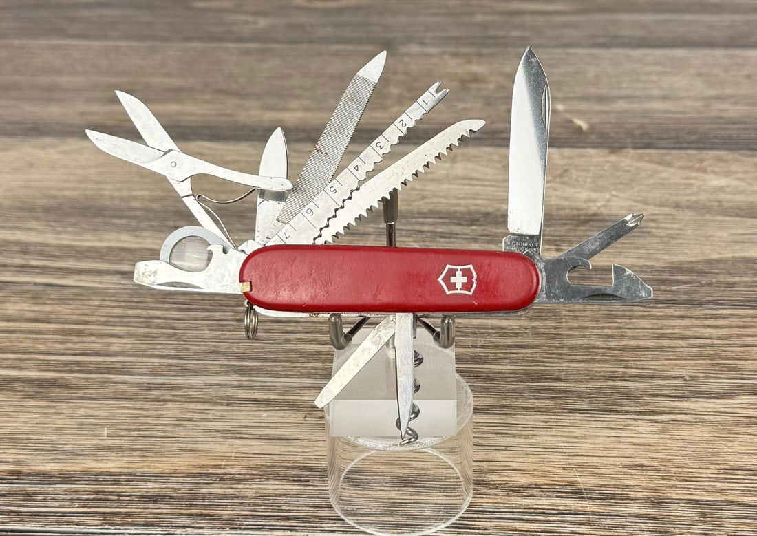 Victorinox Champion Pocket Knife (1 of 5)