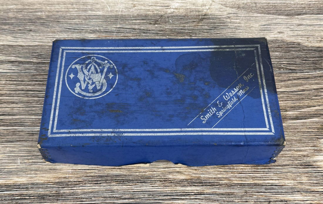 Smith & Wesson 38 Military & Police Revolver Box (1 of 8)