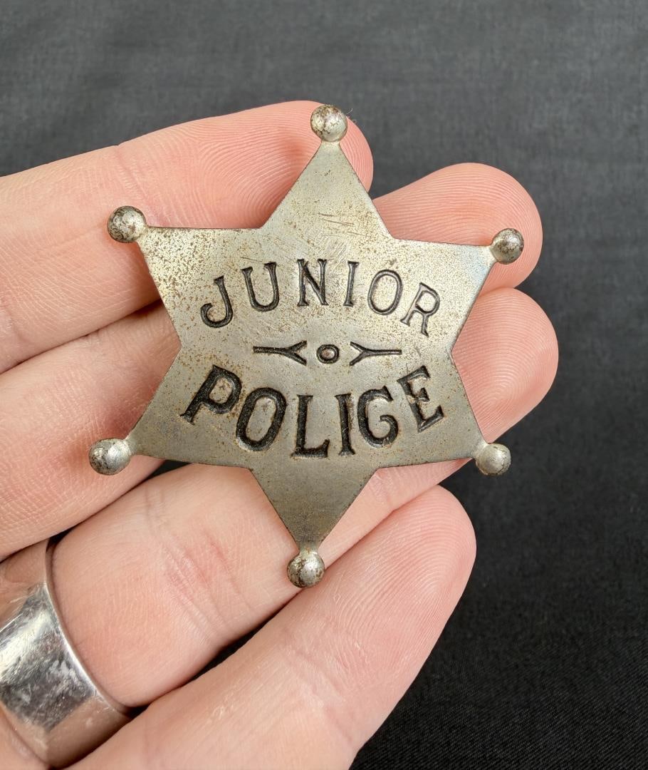 1933 Chicago World's Fair Junior Police Badge (1 of 4)