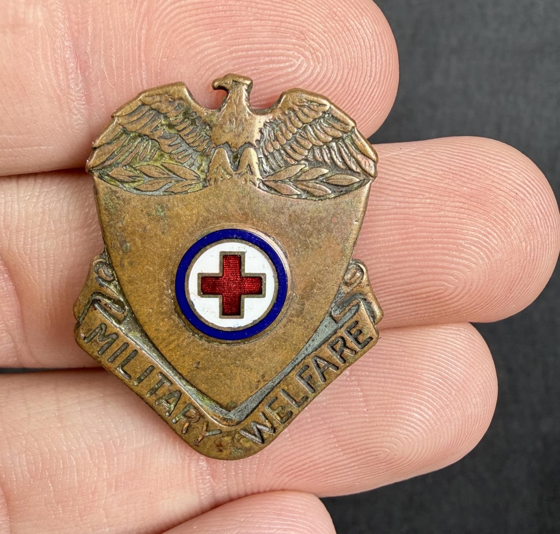 WW2 American Red Cross Military Welfare Badge (1 of 3)