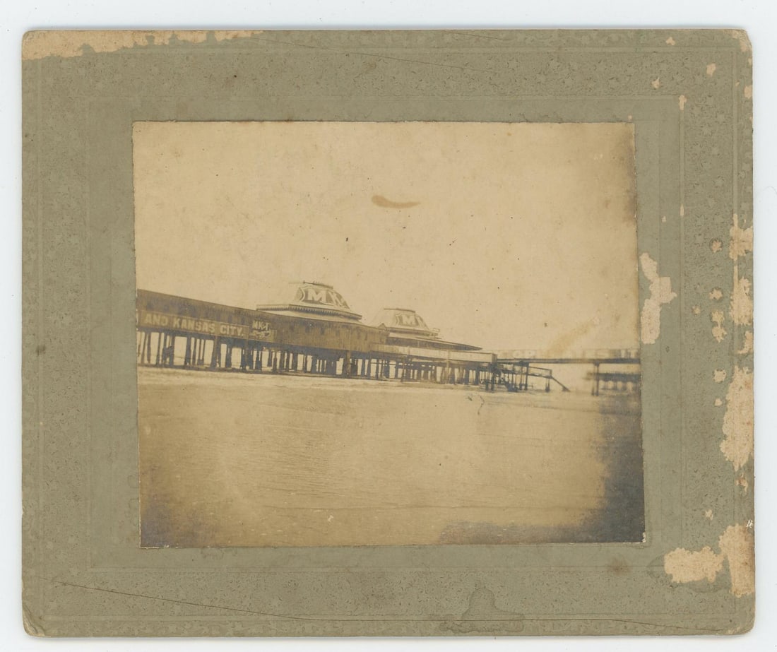 Pagoda Bath House Galveston Texas Cabinet Photo: 4 3/4" by 5 7/8".