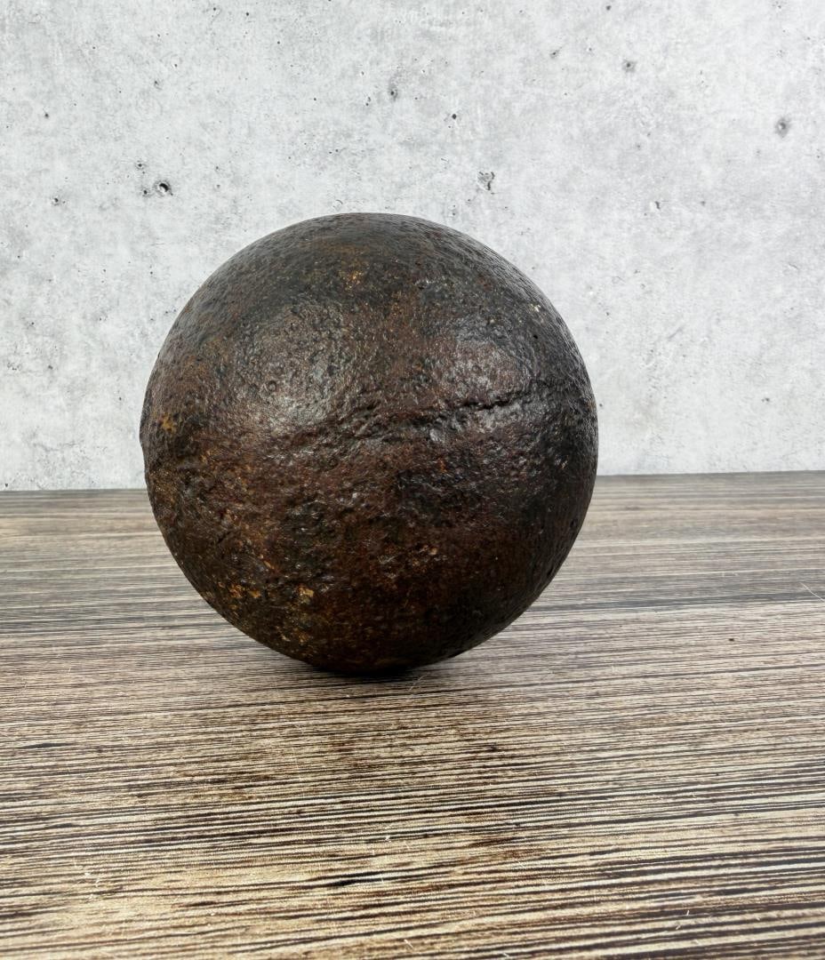 Confederate Civil War Six Pound Shot Cannon Ball (1 of 3)
