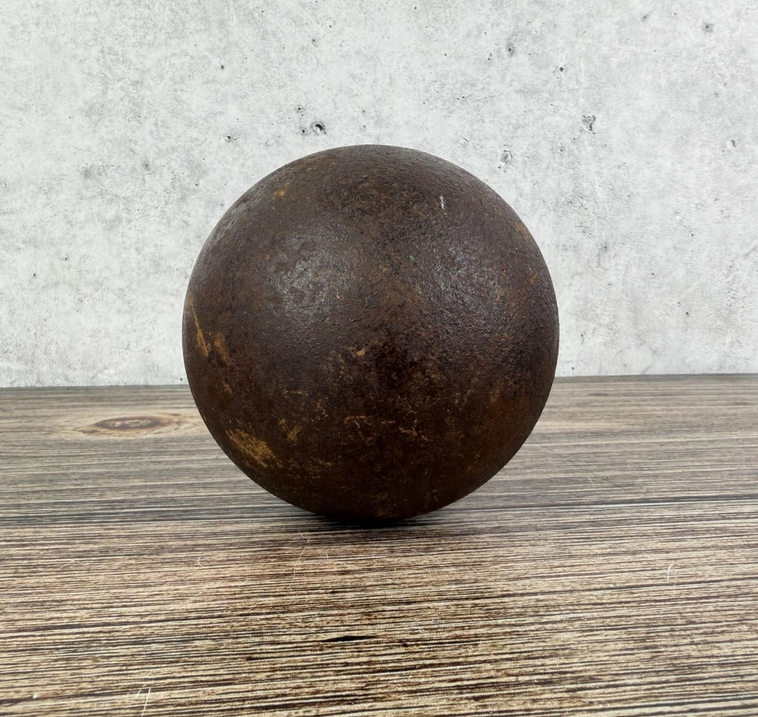 Confederate Civil War Six Pound Shot Cannon Ball (1 of 4)