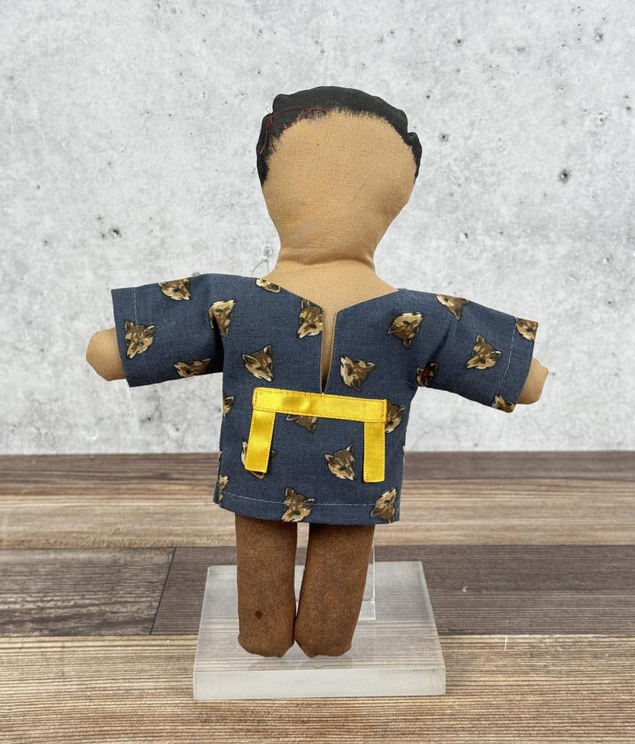 Oneida Native American Indian Doll: 8 1/8" tall. Second half of the 20th Century.