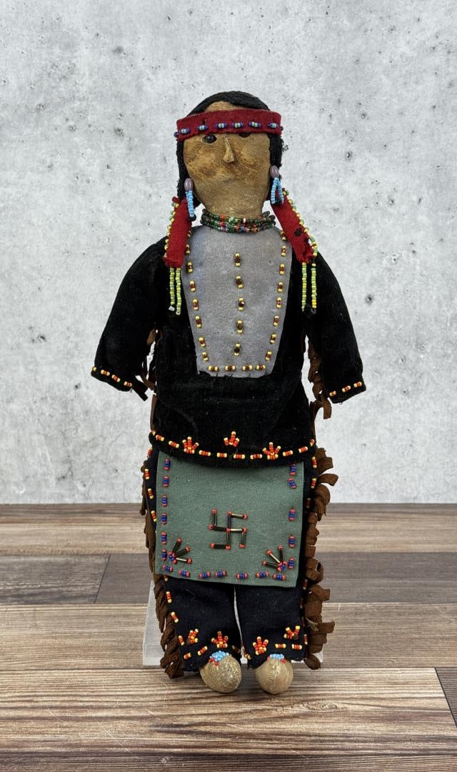 Ojibwe Chippewa Native American Indian Beaded Doll (1 of 3)