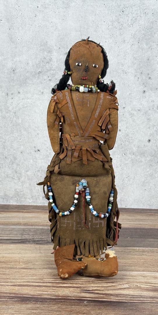 Ojibwe Chippewa Native American Indian Beaded Doll (1 of 4)