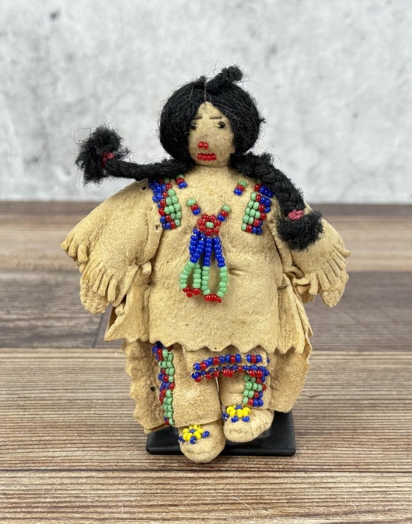 Apache Native American Indian Beaded Doll (1 of 3)