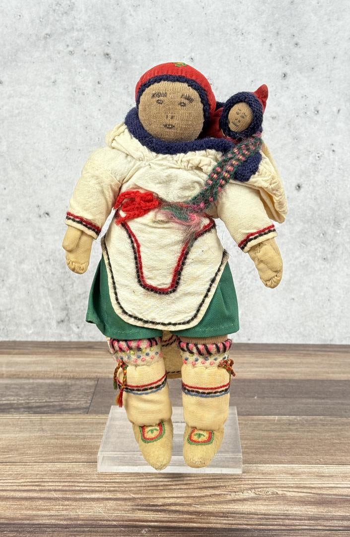Greenland Inuit Eskimo Mother and Child Doll (1 of 3)