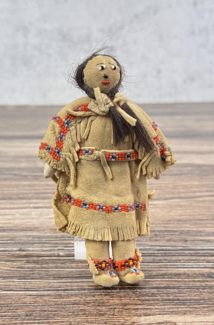 San Carlos Apache Native American Indian Doll: 5" tall. Mid 20th Century.
