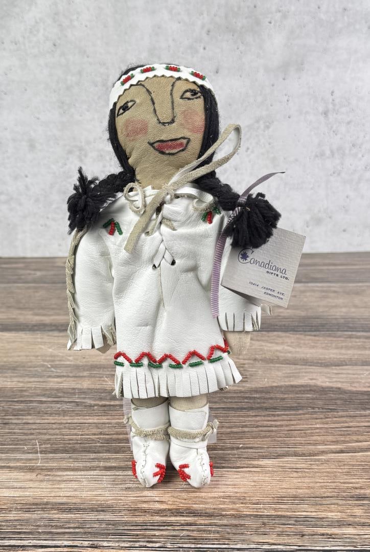 Cree Native American Indian Beaded Doll (1 of 5)