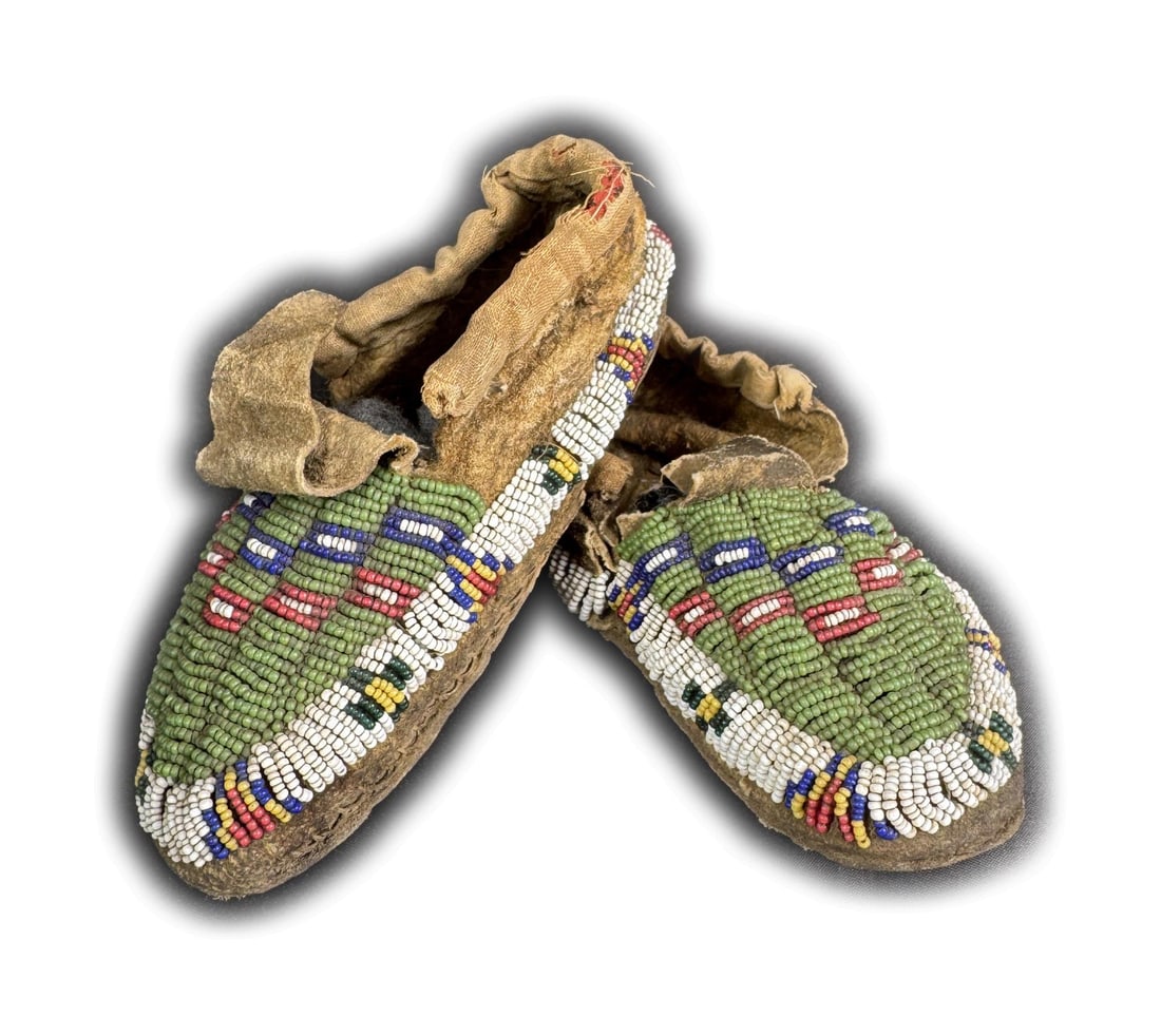 Sioux Native American Indian Beaded Moccasins (1 of 8)