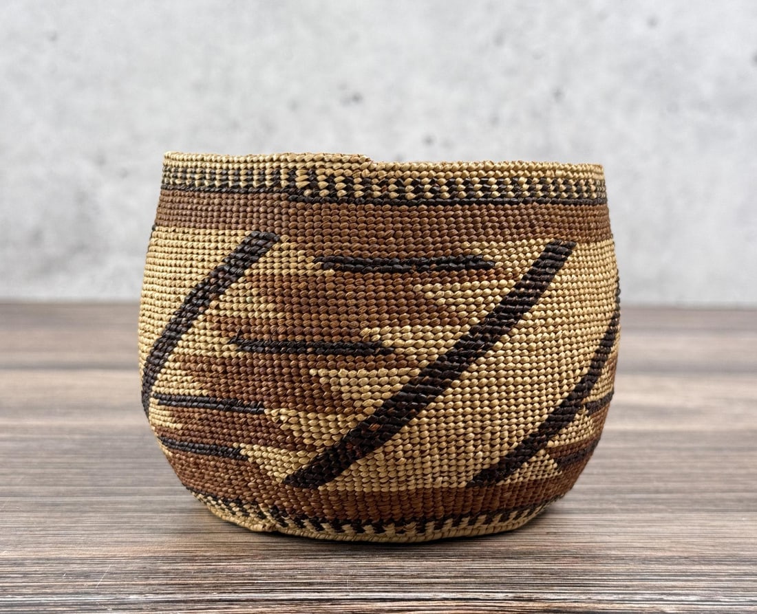 Hupa Yurok Karuk Native American Indian Basket (1 of 6)