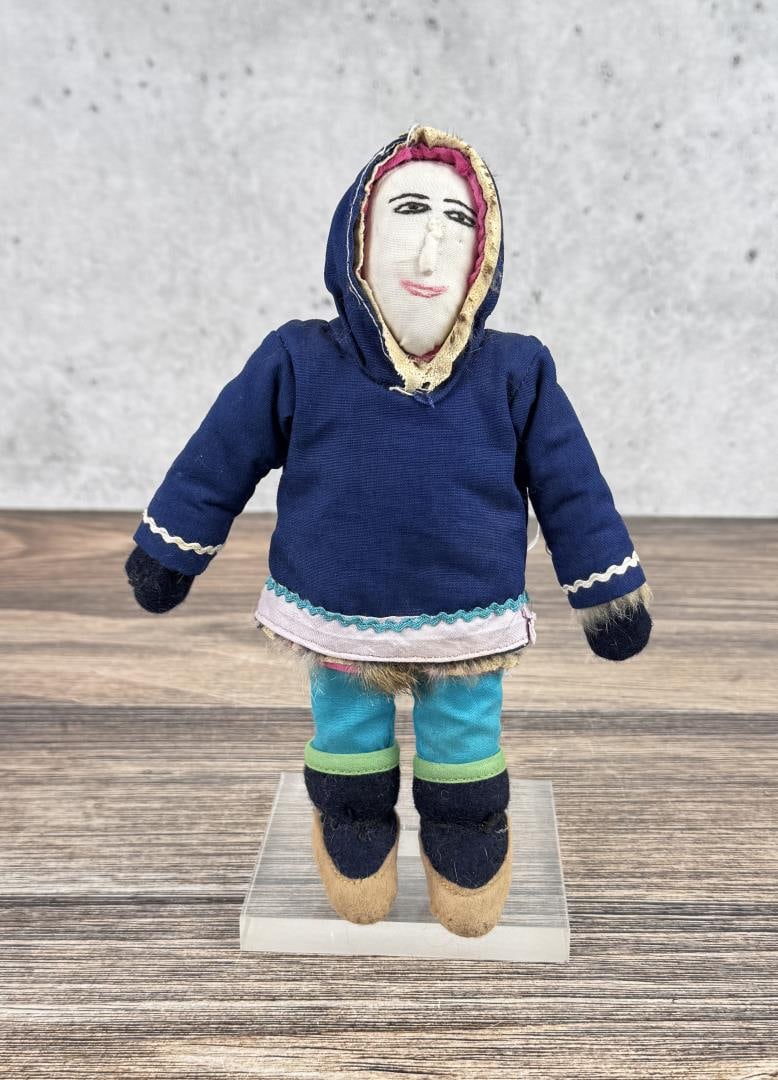 Alaskan Inuit Eskimo Coppermine Doll (1 of 4)