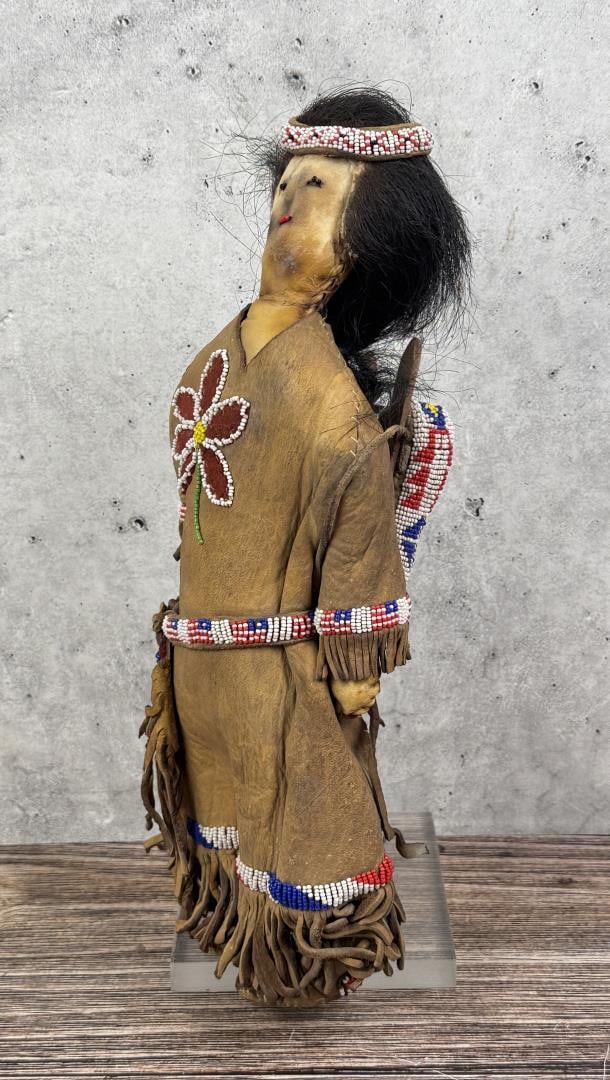 Nez Perce Native American Indian Doll: 12" tall by 5 3/8" wide. Mid 20th Century.