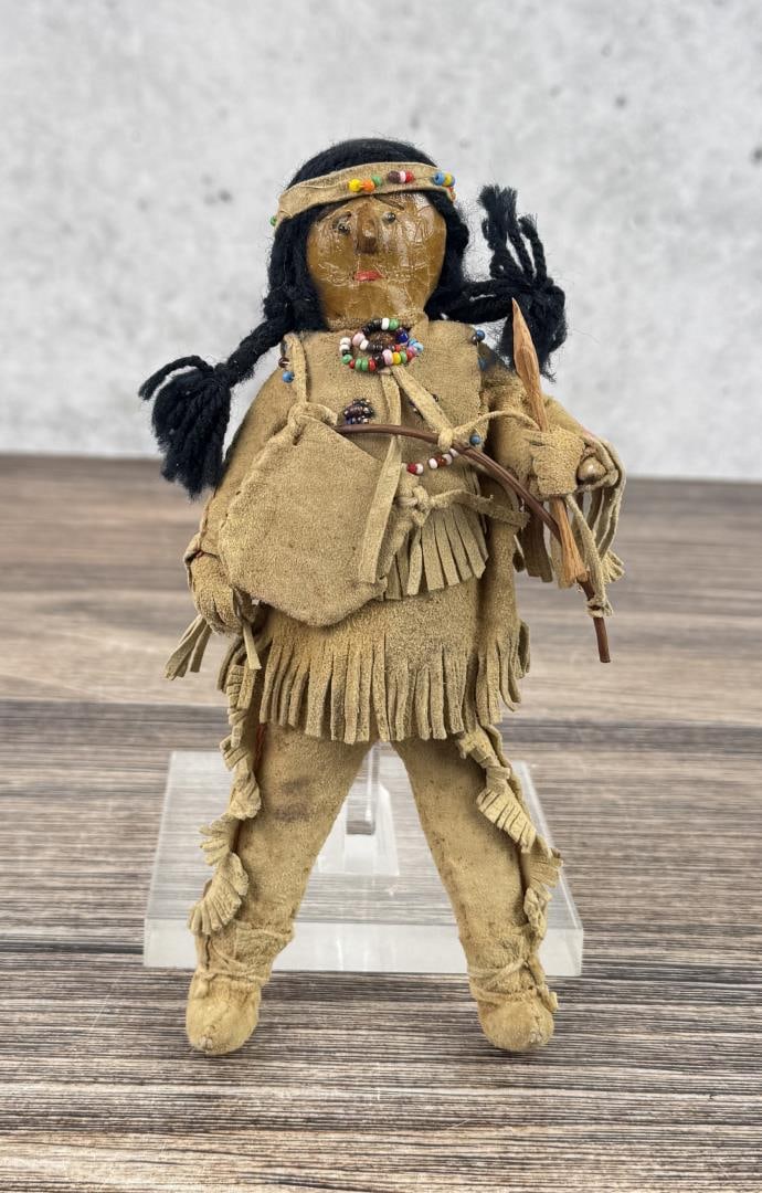 Sioux Native American Indian Beaded Hunter Doll (1 of 5)