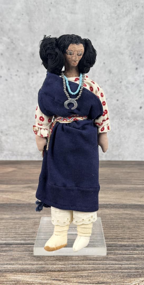 La Belle Mode Pueblo Indian Doll (1 of 6)