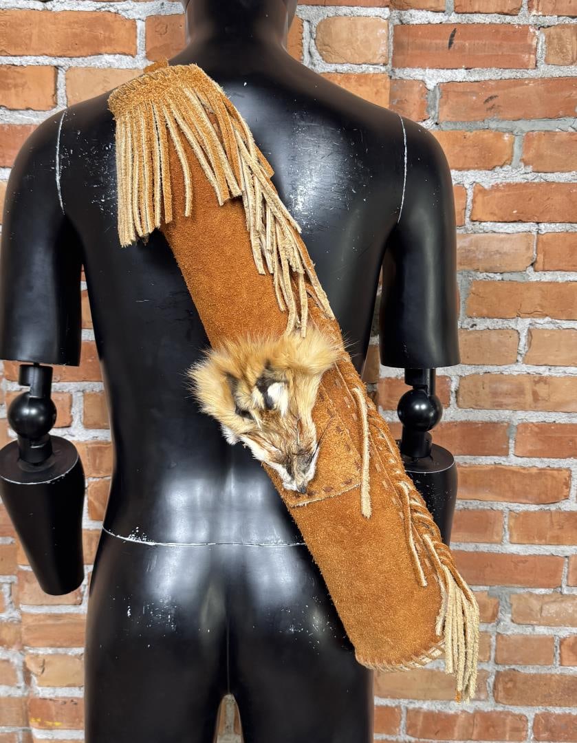 Native American Indian Leather Fox Arrow Quiver (1 of 5)