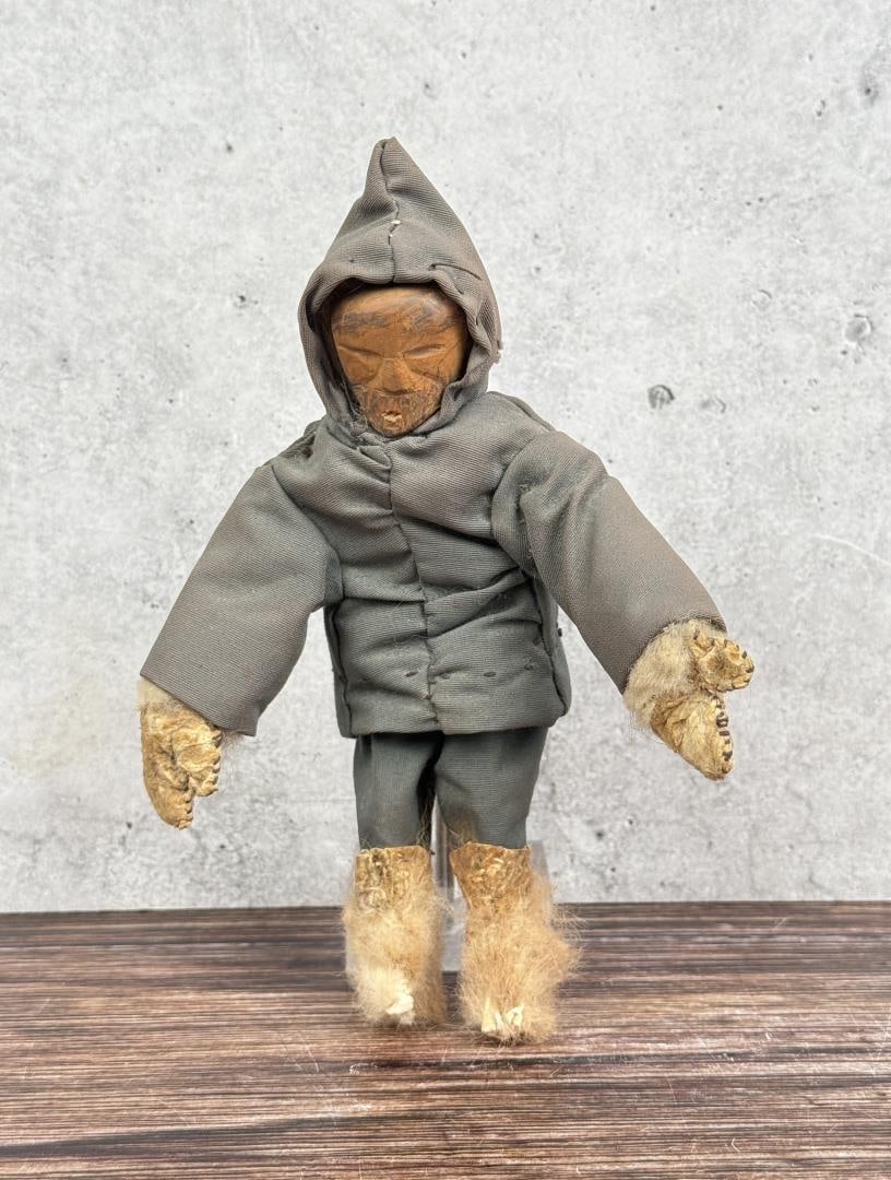 Inuit Eskimo Yupik Wood Face Doll (1 of 5)