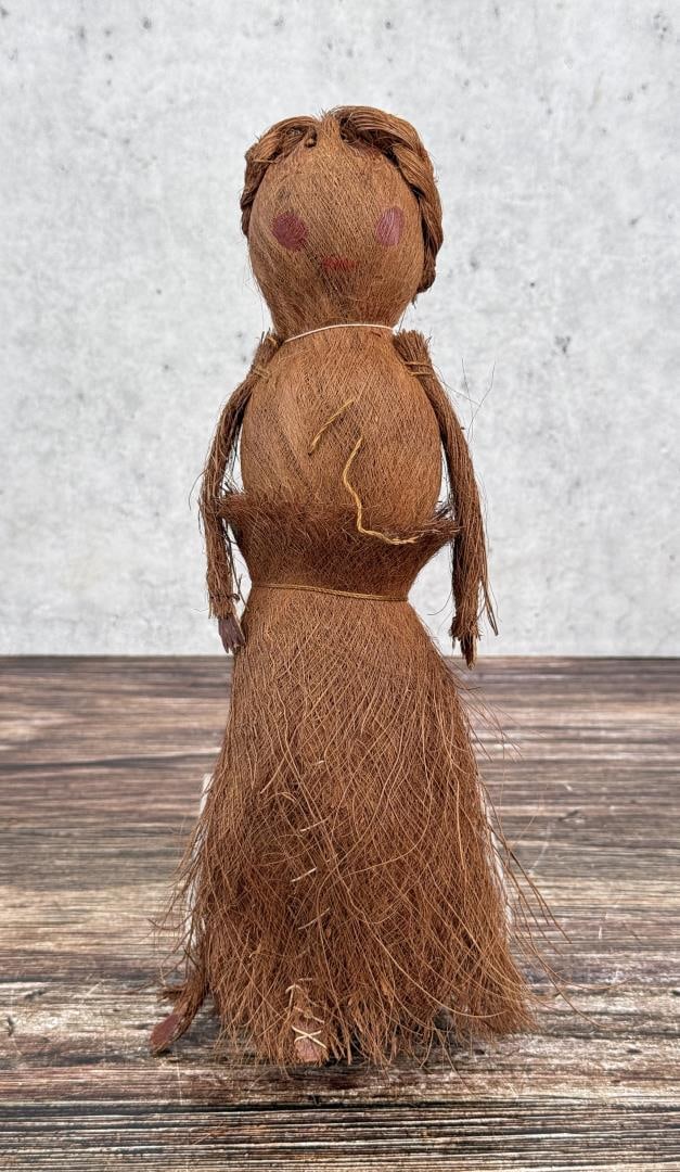 Seminole Indian Palmetto Palm Husk Doll: 10 1/2" tall. Early to mid 20th century.