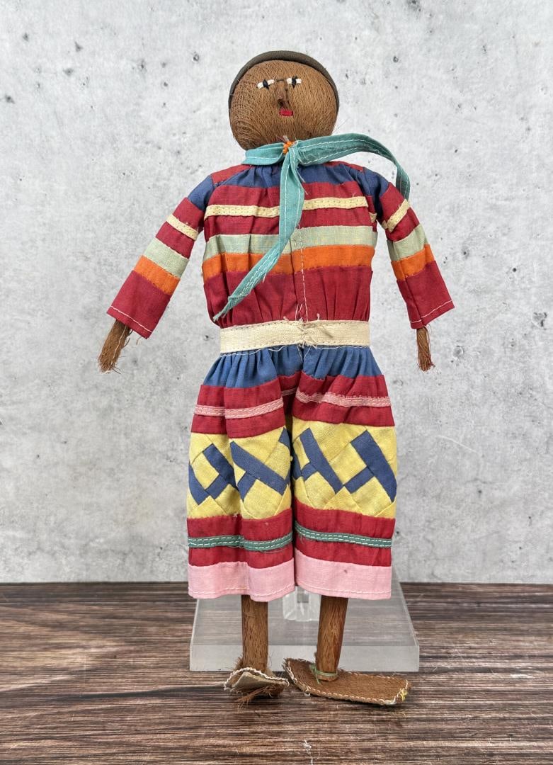 Seminole Indian Palmetto Palm Husk Doll (1 of 5)
