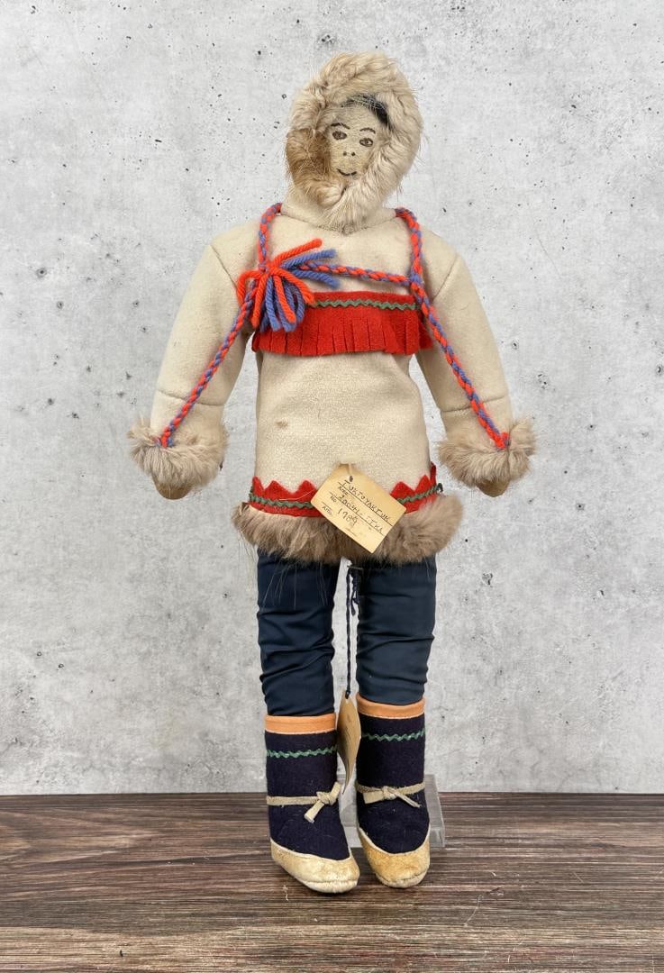 Tuktoyaktuk Inuit Eskimo Doll (1 of 7)