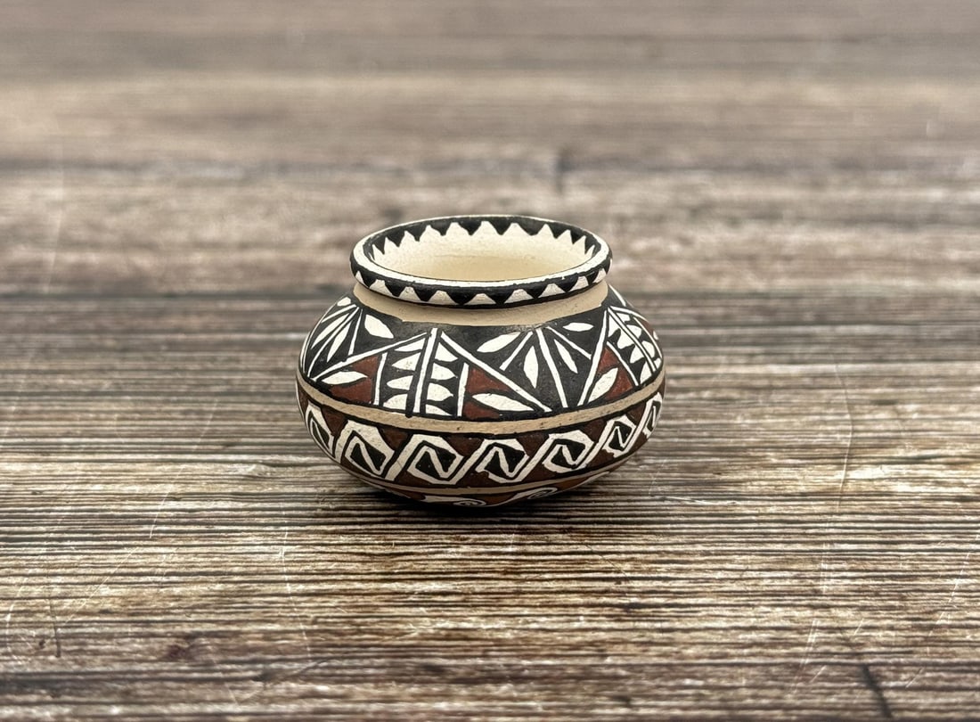 Gloria Bogulas Acoma Pueblo Miniature Pot (1 of 5)