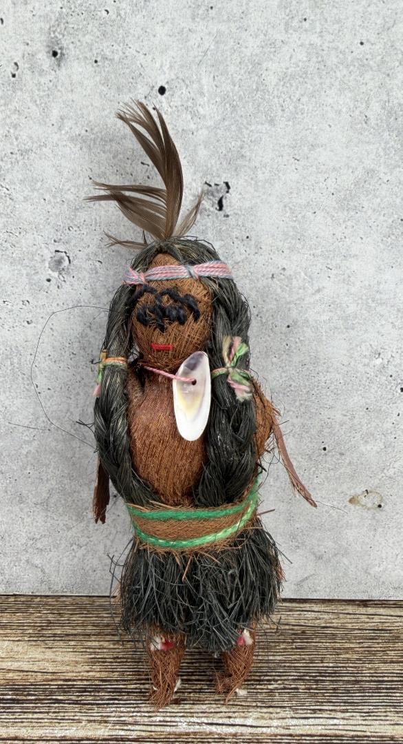Seminole Palmetto Leaf Native American Indian Doll: 6 1/2" tall by 3" wide. Mid 20th century.