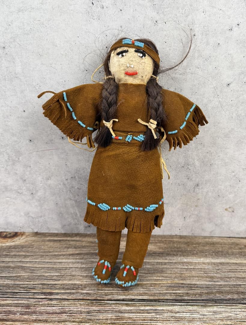 Pine Ridge Sioux Native American Indian Doll: 6" by 8 7/8" tall. Mid to late 20th century.