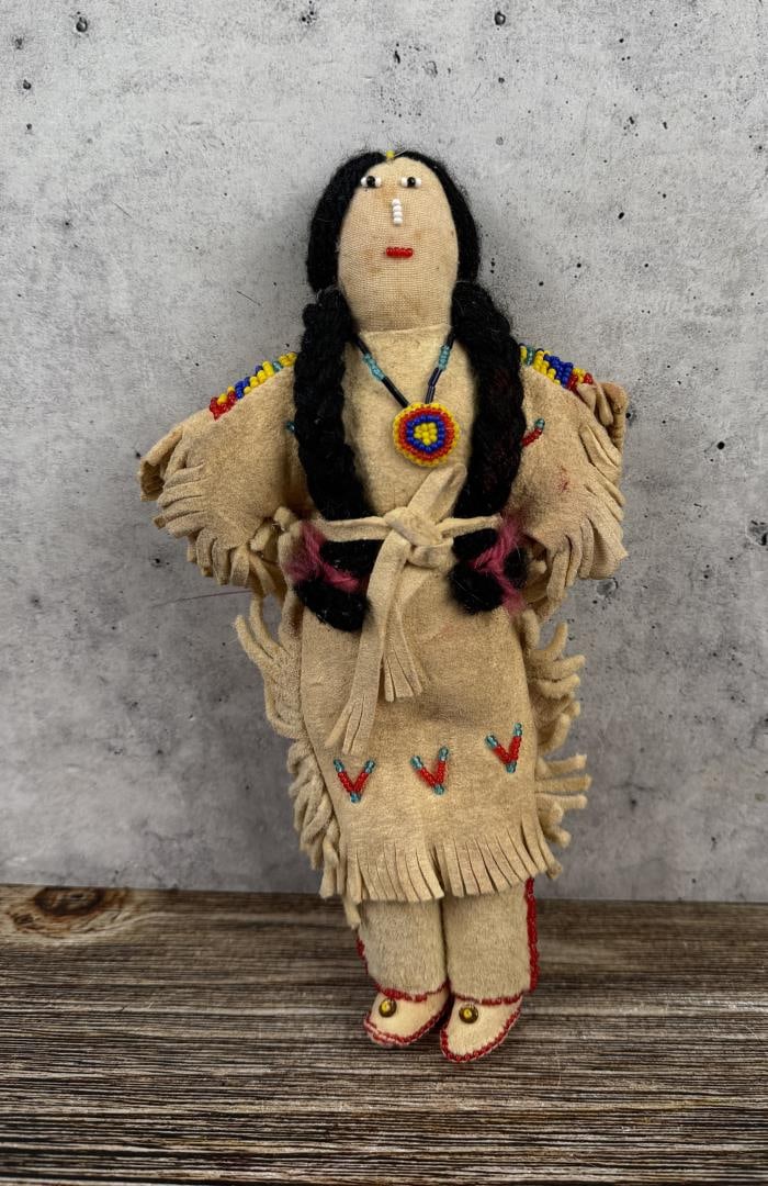 Sioux Native American Indian Beaded Buckskin Doll (1 of 4)