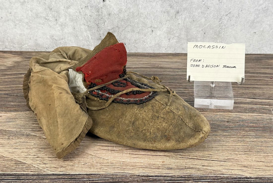 Cree Native American Indian Beaded Moccasin (1 of 7)