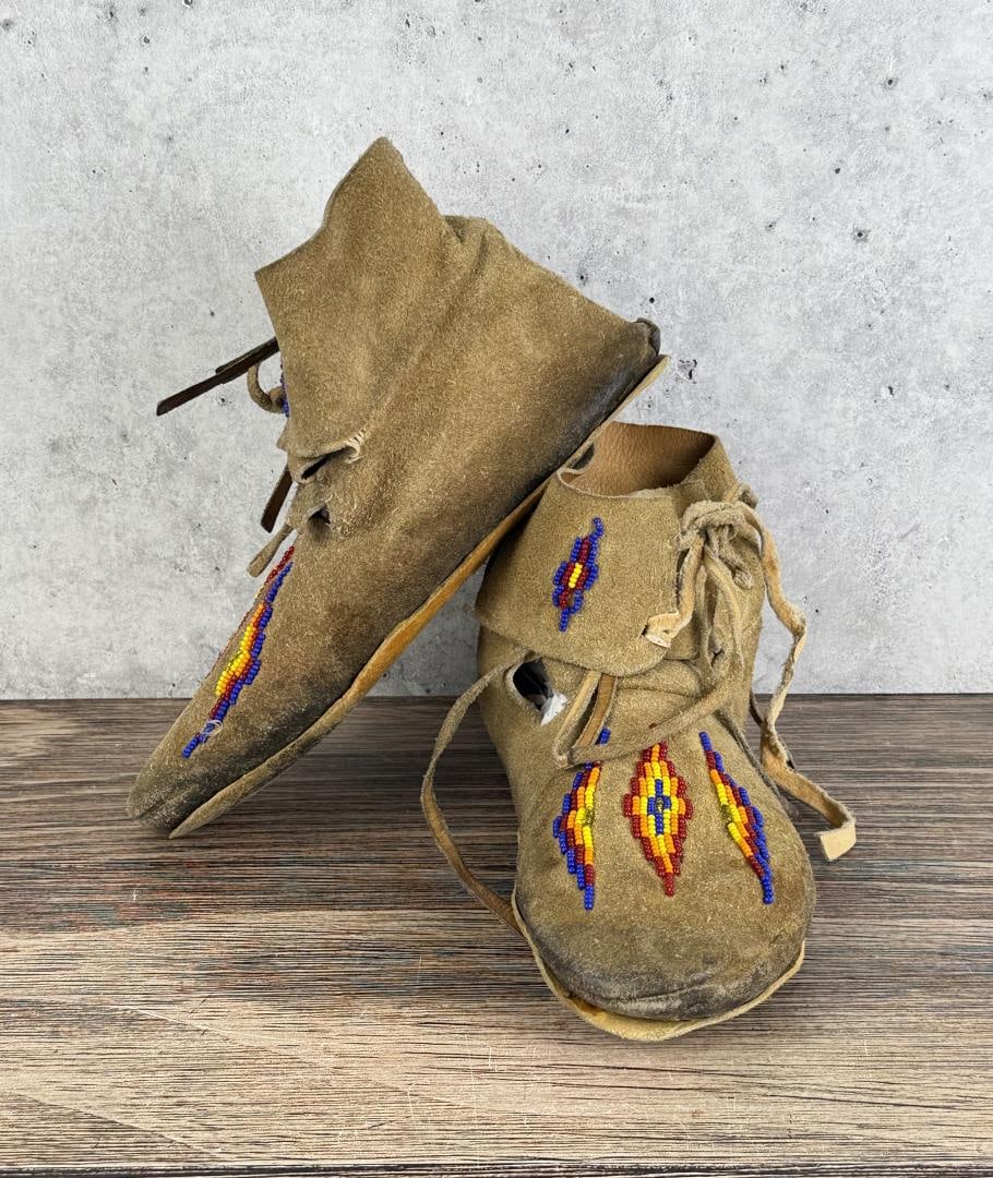 Blackfoot Native American Indian Beaded Moccasins (1 of 7)
