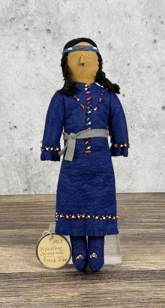 Sioux Minnesota Native American Indian Doll: Pipestone Minnesota. 11 5/8" tall.