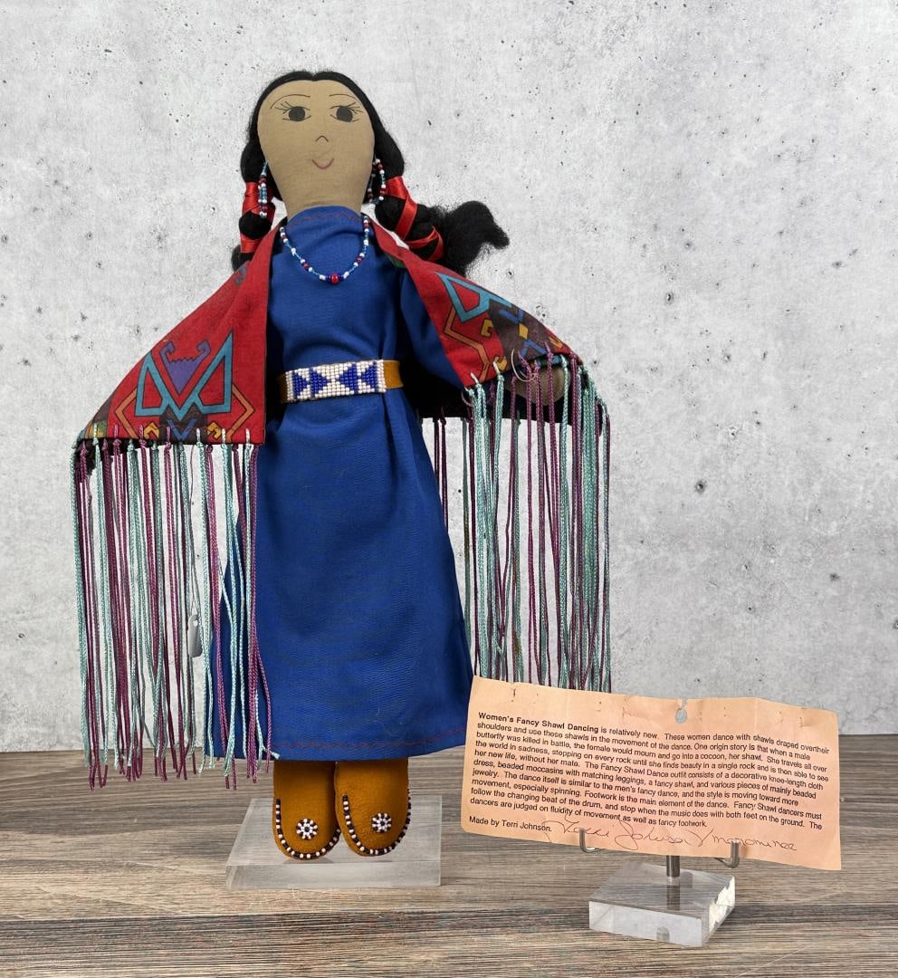 Terri Johnson Menominee Native American Doll (1 of 7)
