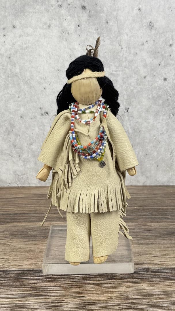 Seneca Corn Husk Native American Indian Doll: 9 3/4" tall. Second Half of the 20th Century.
