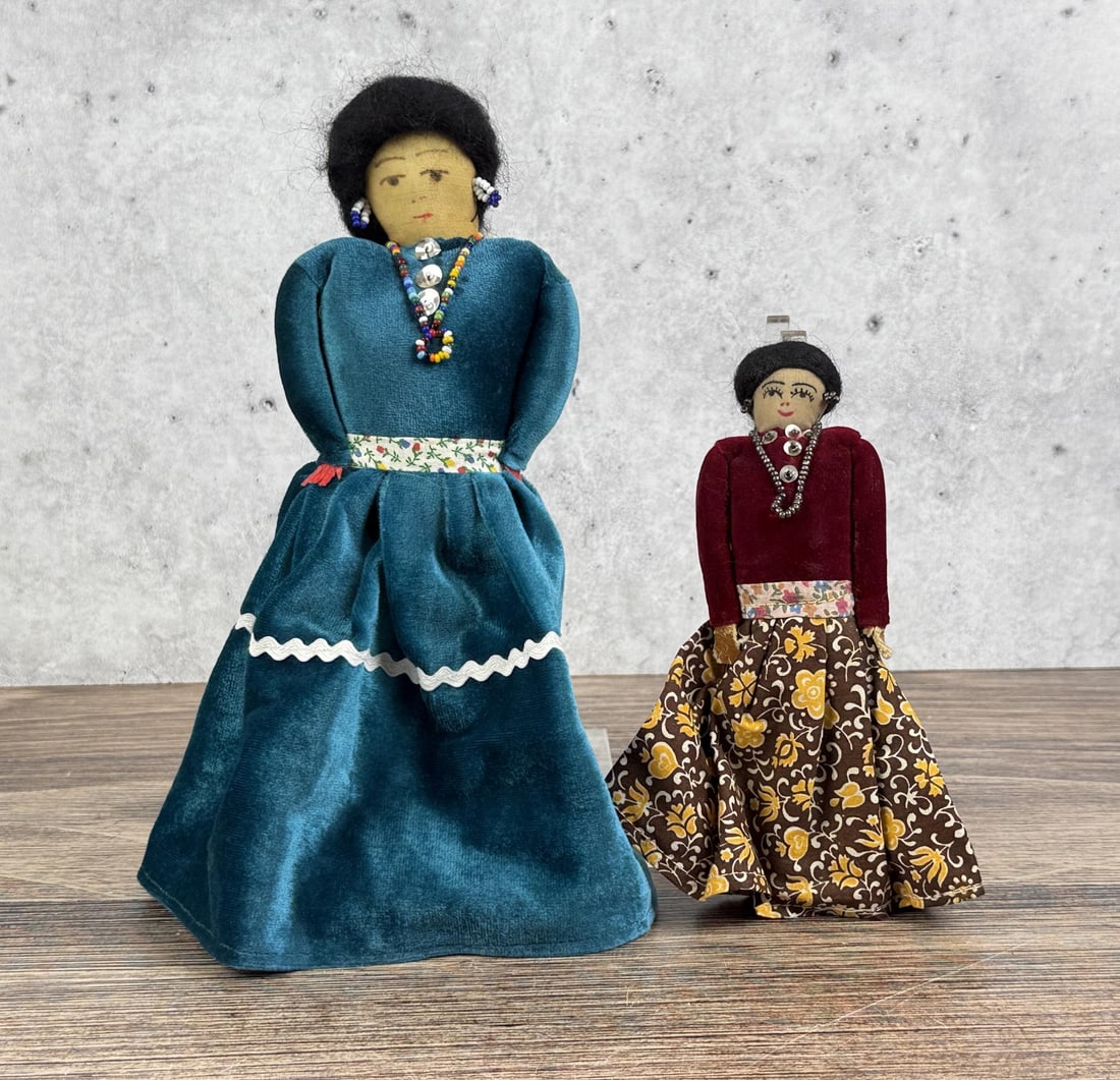 Navajo Indian Dolls (1 of 5)