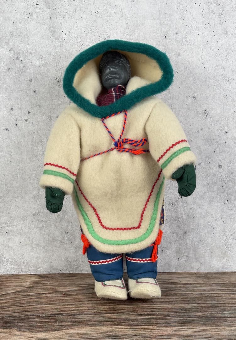 Puvirnituq Inuit Eskimo Stone Face Doll (1 of 6)