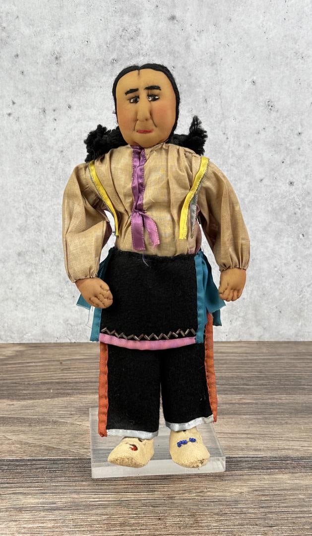 Oneida Native American Indian Doll (1 of 5)