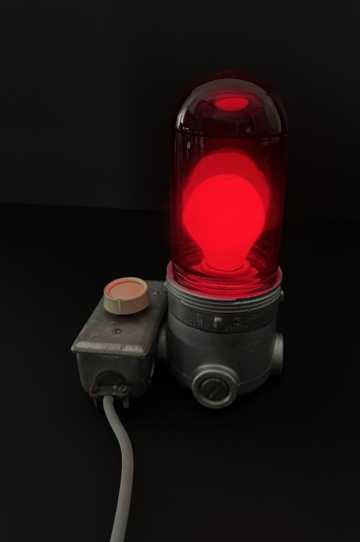 Killark Industrial Explosion Proof Red Light: Working