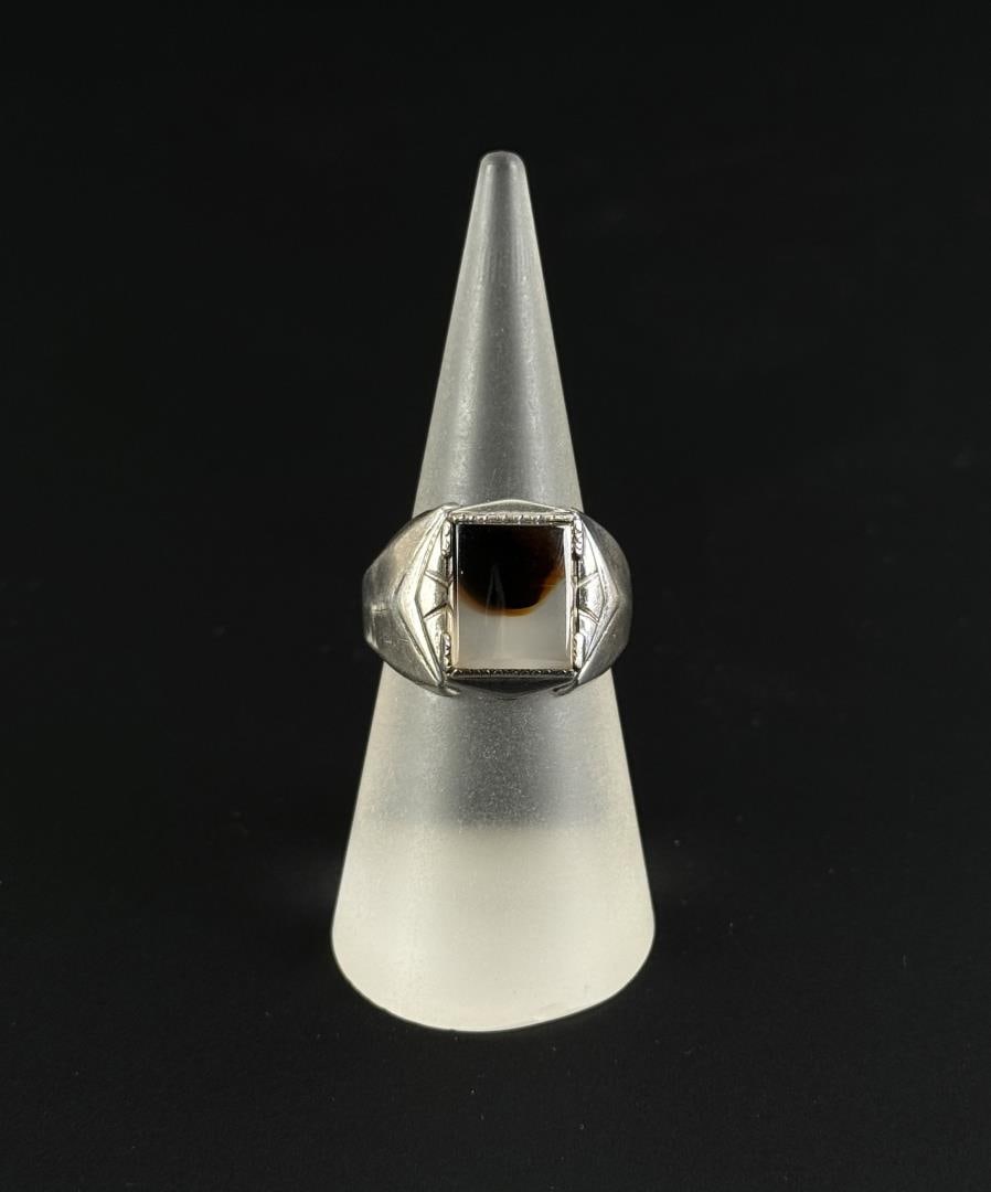 Sterling Silver Montana Picture Agate Ring: 6.97 grams. Size 8
