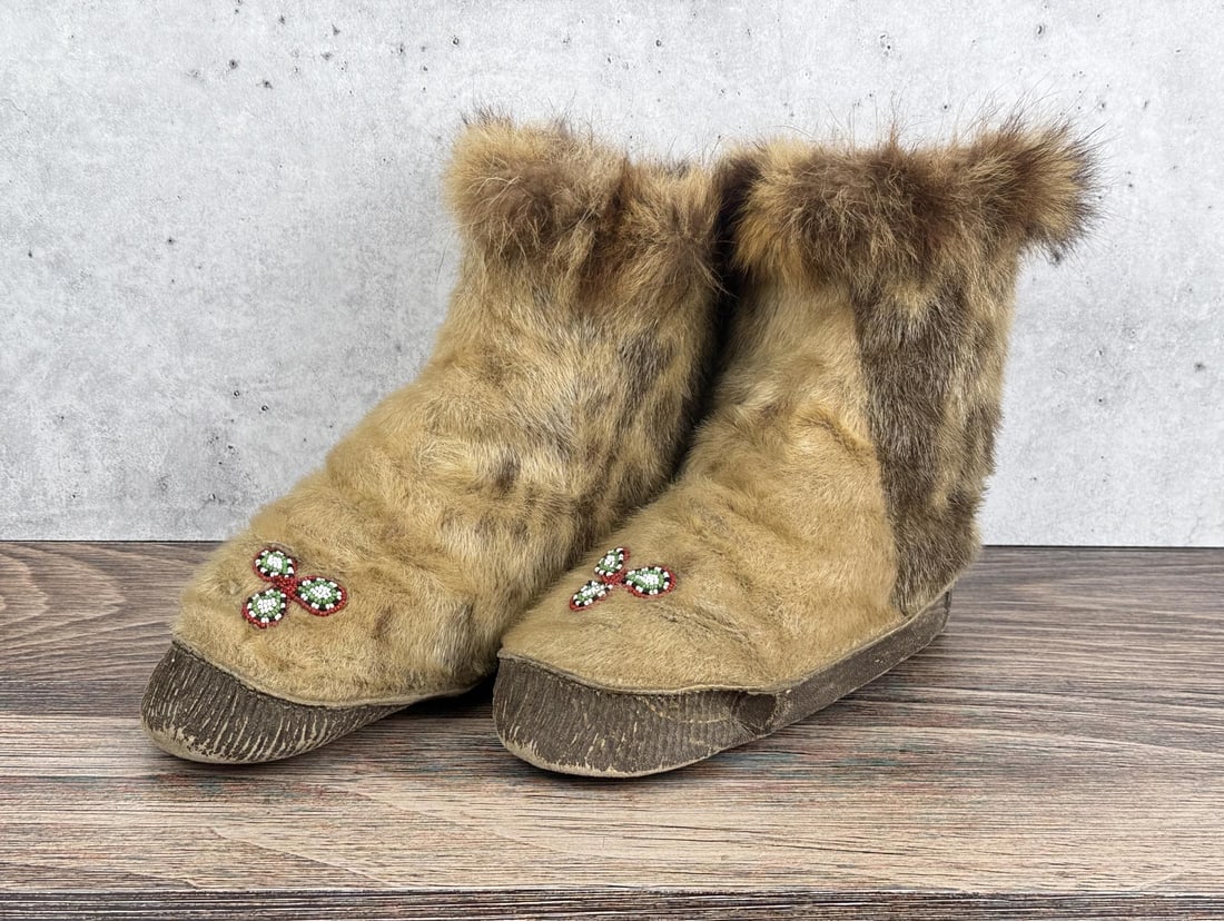 Alaskan Inuit Eskimo Fur Moccasins (1 of 9)