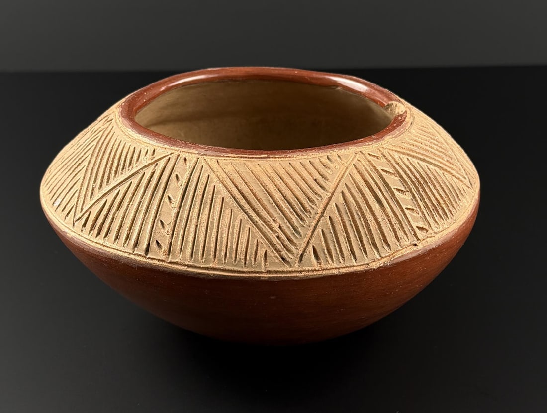 San Juan Pueblo Pottery Jar (1 of 8)