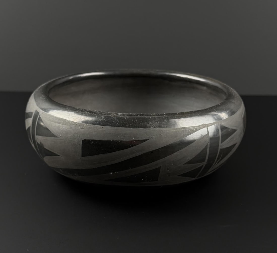 Isabel Naranjo Santa Clara Pueblo Pot (1 of 8)