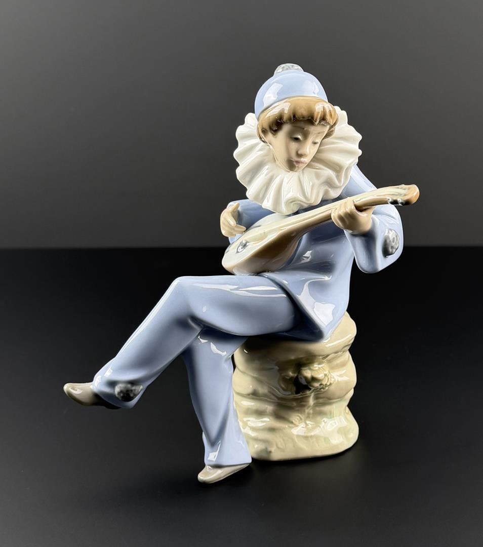 NAO Lladro 1078 Strumming Boy Porcelain Figurine (1 of 6)