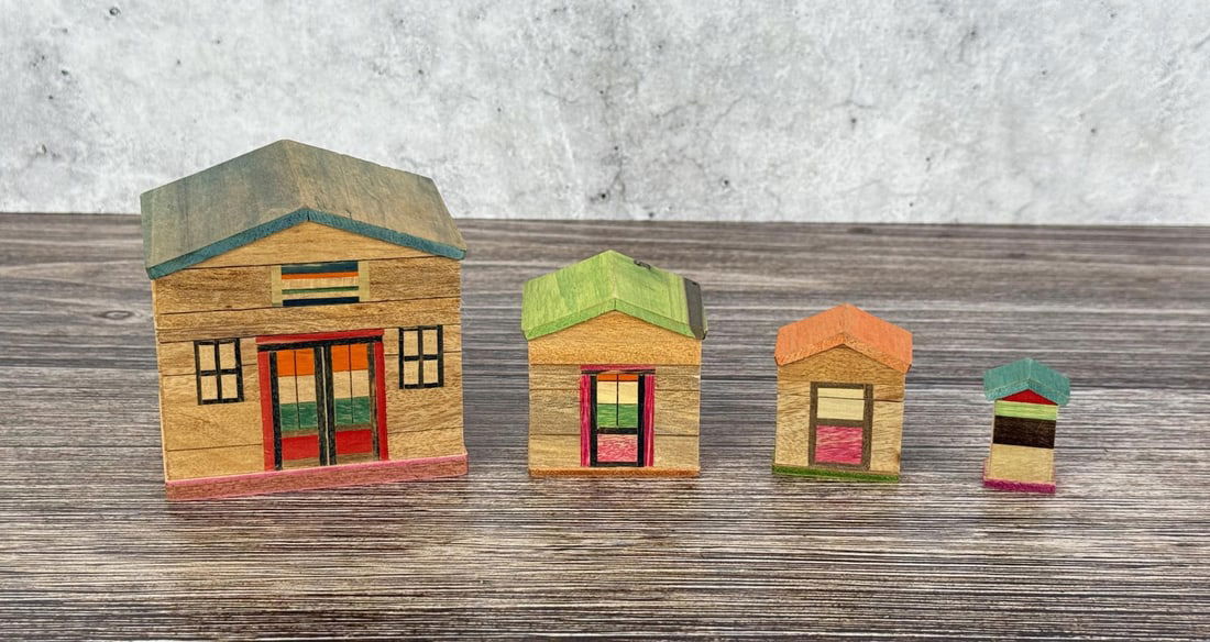 Japanese Wood Nesting Houses: Nice set.