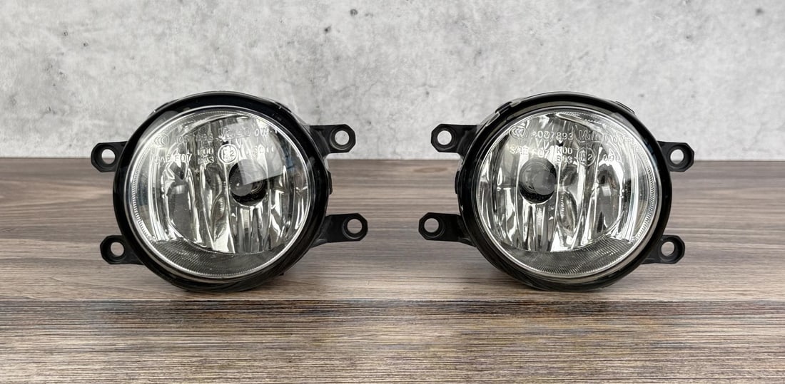 Toyota Avalon Fog Lamp Lights OEM: Matched Set. Fits 2011-2012 Avalon's